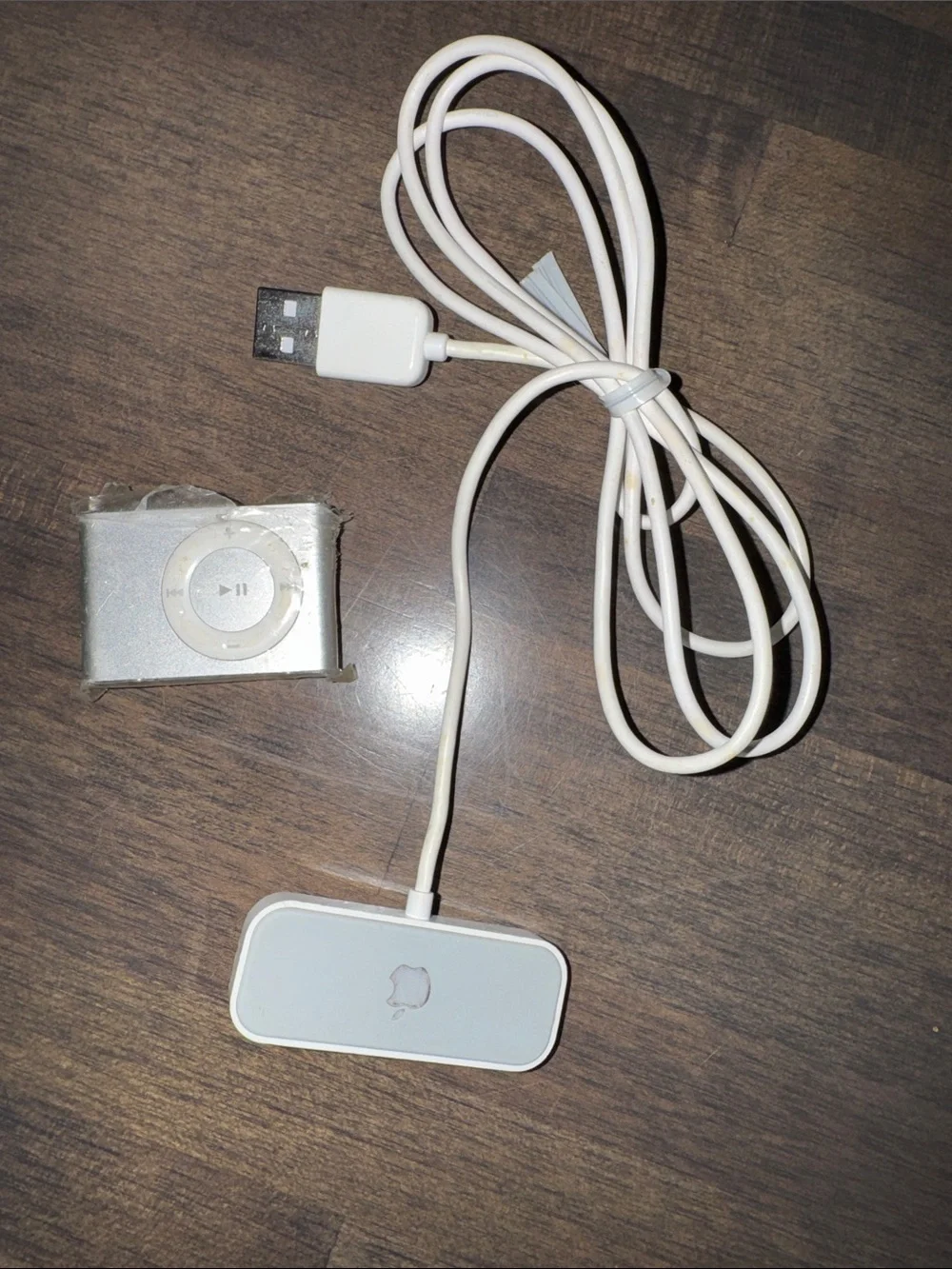Apple iPod Shuffle 2nd Generation - Silver - Unused -Original Plastic + Charger